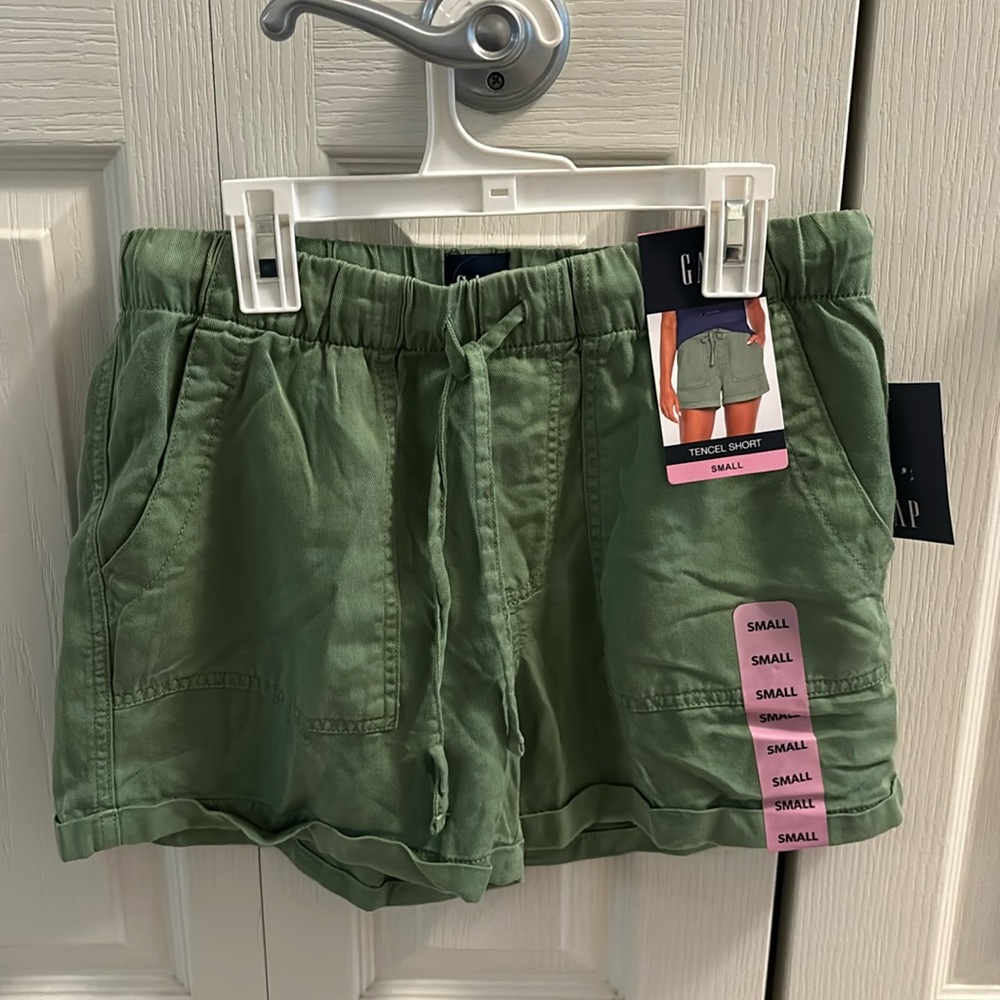 Gap NWT size small shorts